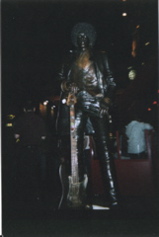 statue2